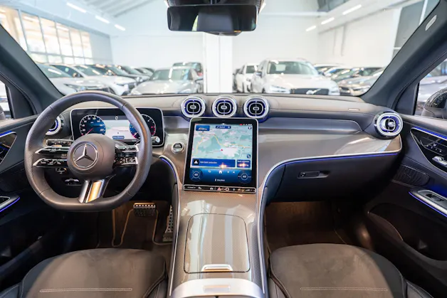 MERCEDES-BENZ GLC 300 d 4matic AMG Line / Anhängerkupplung / Memory Sitze / Ambiente