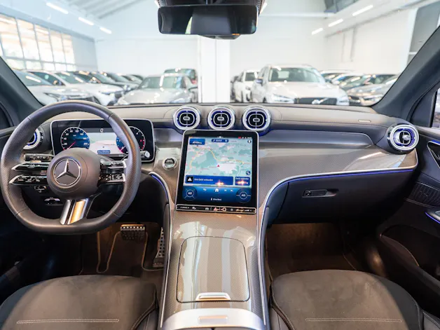 MERCEDES-BENZ GLC 300 d 4matic AMG Line / Anhängerkupplung / Memory Sitze / Ambiente