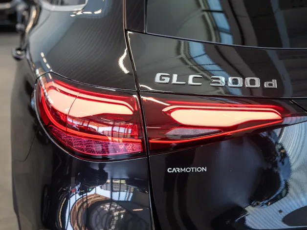 MERCEDES-BENZ GLC 300 d 4matic AMG Line / Anhängerkupplung / Memory Sitze / Ambiente