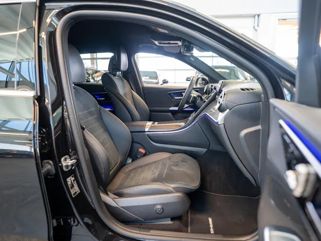 MERCEDES-BENZ GLC 300 d 4matic AMG Line / Anhängerkupplung / Memory Sitze / Ambiente