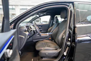 MERCEDES-BENZ GLC 300 d 4matic AMG Line / Anhängerkupplung / Memory Sitze / Ambiente