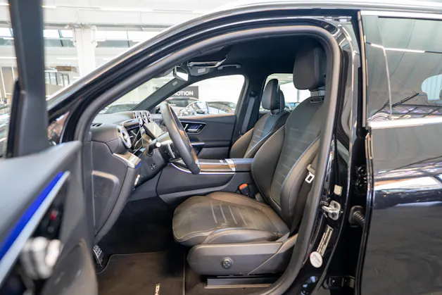 MERCEDES-BENZ GLC 300 d 4matic AMG Line / Anhängerkupplung / Memory Sitze / Ambiente