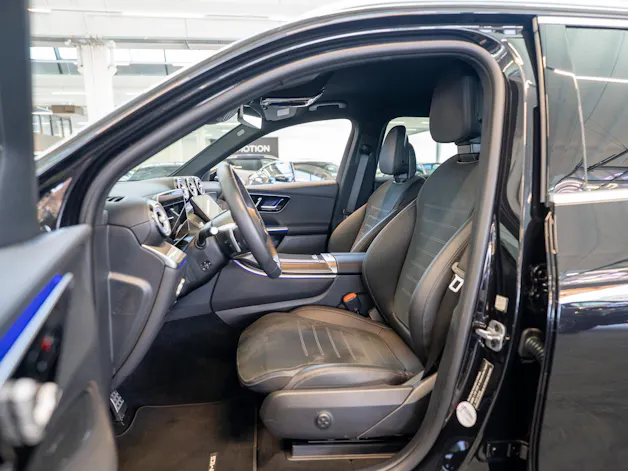 MERCEDES-BENZ GLC 300 d 4matic AMG Line / Anhängerkupplung / Memory Sitze / Ambiente