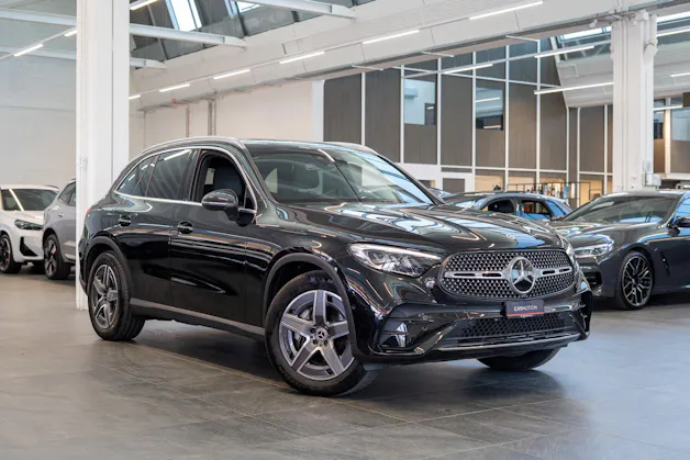 MERCEDES-BENZ GLC 300 d 4matic AMG Line / Anhängerkupplung / Memory Sitze / Ambiente