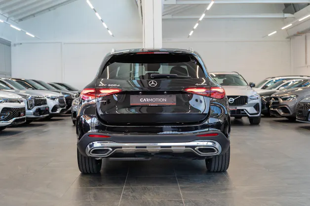 MERCEDES-BENZ GLC 300 d 4matic AMG Line / Anhängerkupplung / Memory Sitze / Ambiente