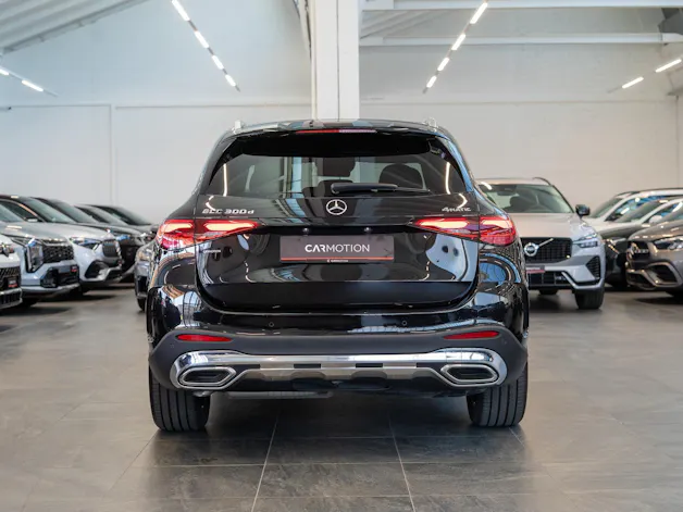 MERCEDES-BENZ GLC 300 d 4matic AMG Line / Anhängerkupplung / Memory Sitze / Ambiente