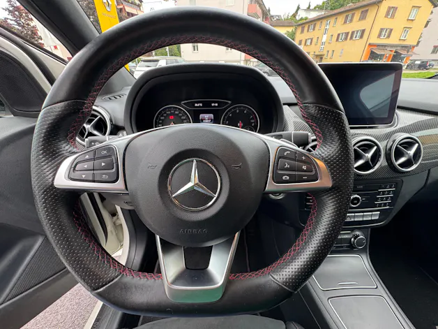 MERCEDES-BENZ B 250 AMG Line 7G-DCT