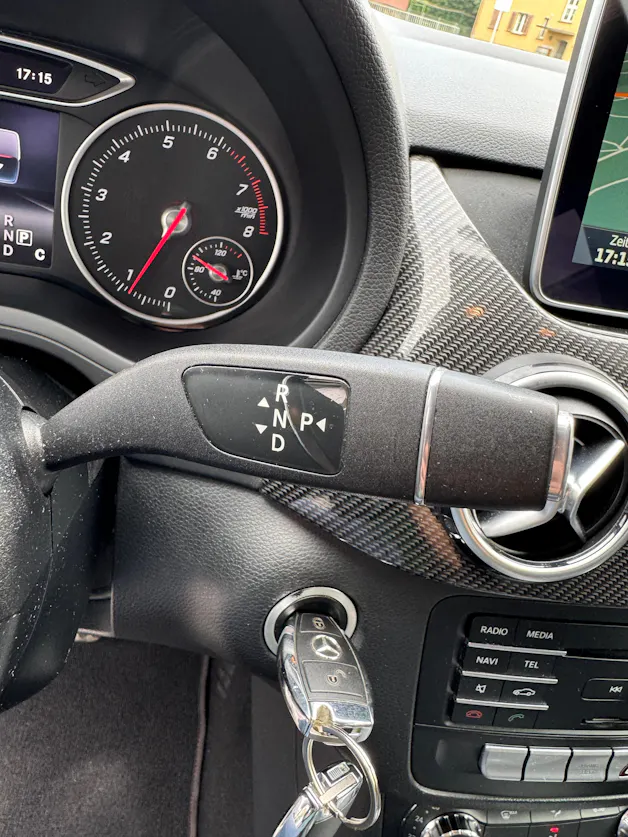 MERCEDES-BENZ B 250 AMG Line 7G-DCT