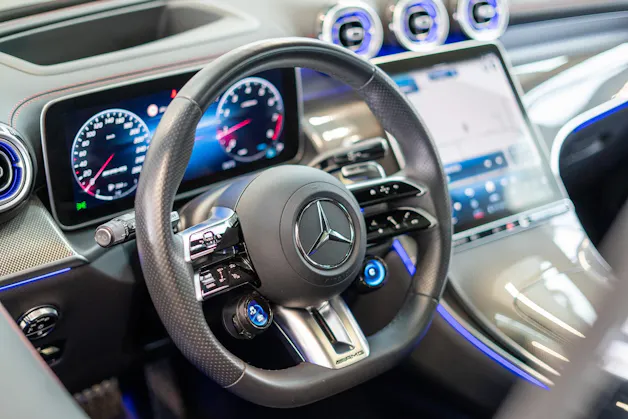 MERCEDES-BENZ GLC 43 AMG 4matic / Panorama / Performance Auspuff / 360°Kamera