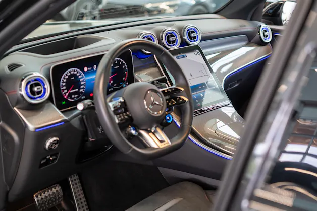 MERCEDES-BENZ GLC 43 AMG 4matic / Panorama / Performance Auspuff / 360°Kamera