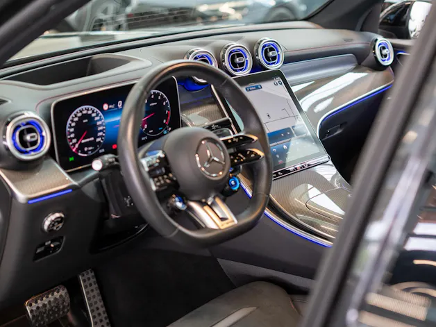 MERCEDES-BENZ GLC 43 AMG 4matic / Panorama / Performance Auspuff / 360°Kamera