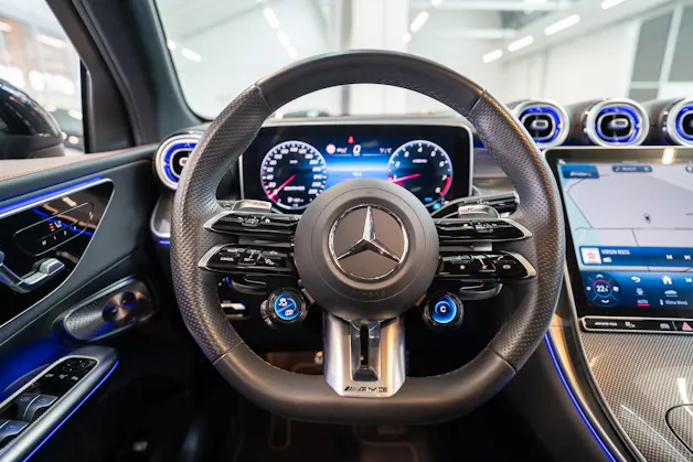 MERCEDES-BENZ GLC 43 AMG 4matic / Panorama / Performance Auspuff / 360°Kamera