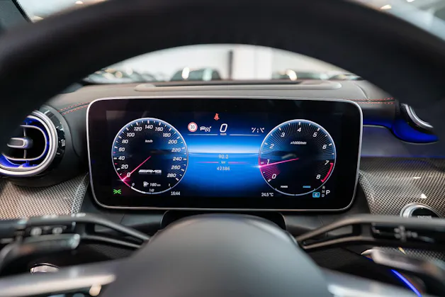 MERCEDES-BENZ GLC 43 AMG 4matic / Panorama / Performance Auspuff / 360°Kamera