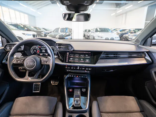 AUDI RS3 Sportback 2.5 TFSI quattro S-Tronic / Panorama / Rückfahrkamera