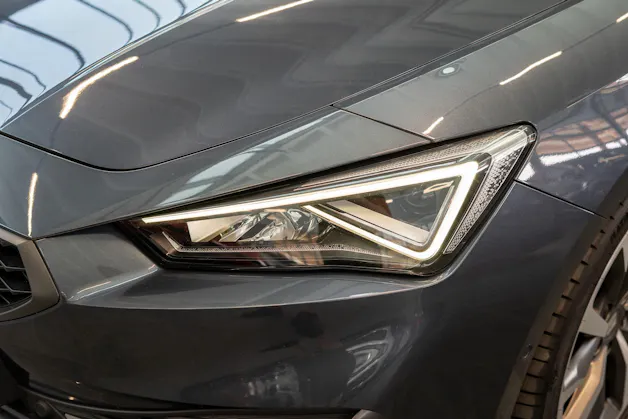 SEAT Leon 2.0 TSI FR DSG / Panorama-Glasdach / el.Sitze / Rückfahrkamera