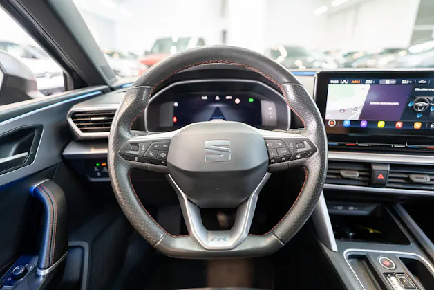 SEAT Leon 2.0 TSI FR DSG / Panorama-Glasdach / el.Sitze / Rückfahrkamera