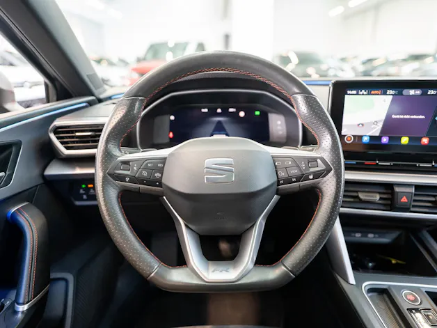 SEAT Leon 2.0 TSI FR DSG / Panorama-Glasdach / el.Sitze / Rückfahrkamera