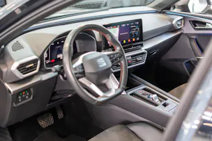 SEAT Leon 2.0 TSI FR DSG / Panorama-Glasdach / el.Sitze / Rückfahrkamera