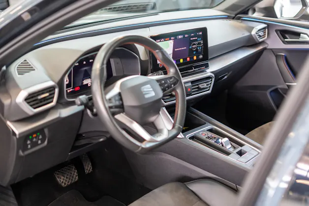 SEAT Leon 2.0 TSI FR DSG / Panorama-Glasdach / el.Sitze / Rückfahrkamera