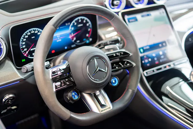 MERCEDES-BENZ GLC 43 AMG 4matic / Panorama / Performance Auspuff / 360°Kamera