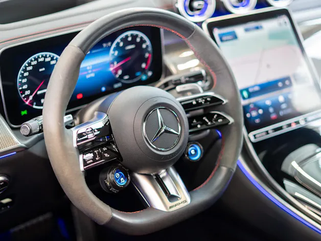 MERCEDES-BENZ GLC 43 AMG 4matic / Panorama / Performance Auspuff / 360°Kamera