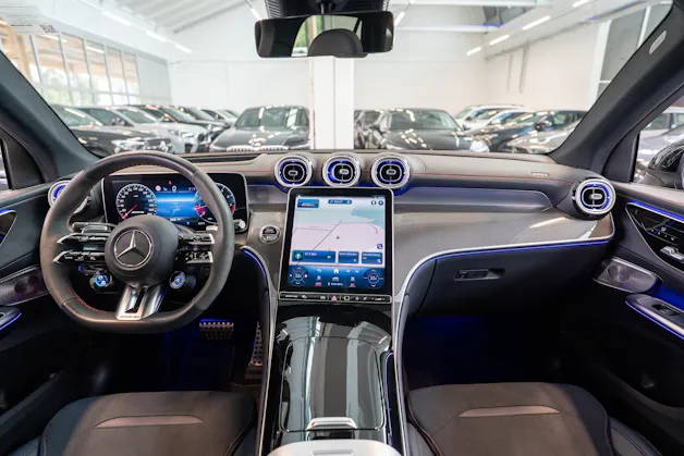 MERCEDES-BENZ GLC 43 AMG 4matic / Panorama / Performance Auspuff / 360°Kamera
