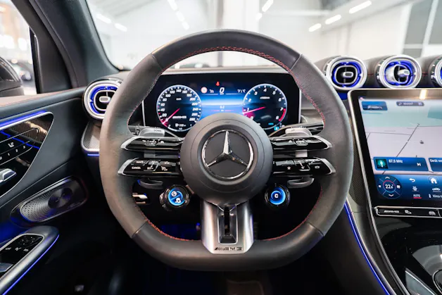 MERCEDES-BENZ GLC 43 AMG 4matic / Panorama / Performance Auspuff / 360°Kamera