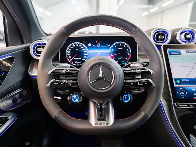 MERCEDES-BENZ GLC 43 AMG 4matic / Panorama / Performance Auspuff / 360°Kamera