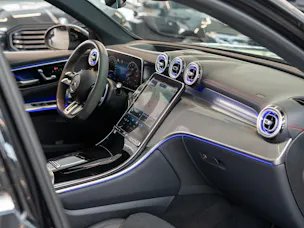 MERCEDES-BENZ GLC 43 AMG 4matic / Panorama / Performance Auspuff / 360°Kamera