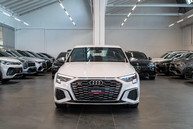 AUDI S3 Limousine 2.0 TFSI quattro S-Tronic / Sportsitze / Abstand-Tempomat / Virtual Cockpit