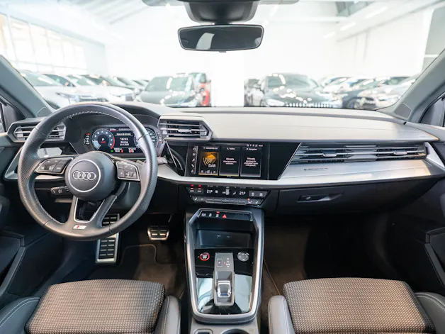 AUDI S3 Limousine 2.0 TFSI quattro S-Tronic / Sportsitze / Abstand-Tempomat / Virtual Cockpit