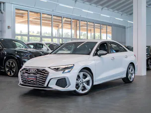 AUDI S3 Limousine 2.0 TFSI quattro S-Tronic / Sportsitze / Abstand-Tempomat / Virtual Cockpit