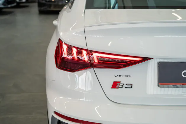 AUDI S3 Limousine 2.0 TFSI quattro S-Tronic / Sportsitze / Abstand-Tempomat / Virtual Cockpit