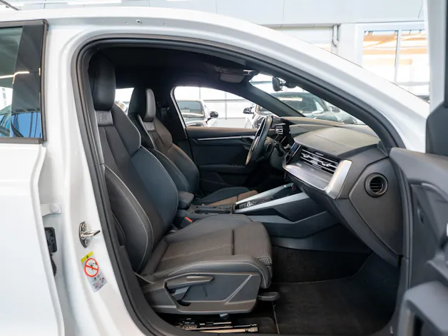 AUDI S3 Limousine 2.0 TFSI quattro S-Tronic / Sportsitze / Abstand-Tempomat / Virtual Cockpit