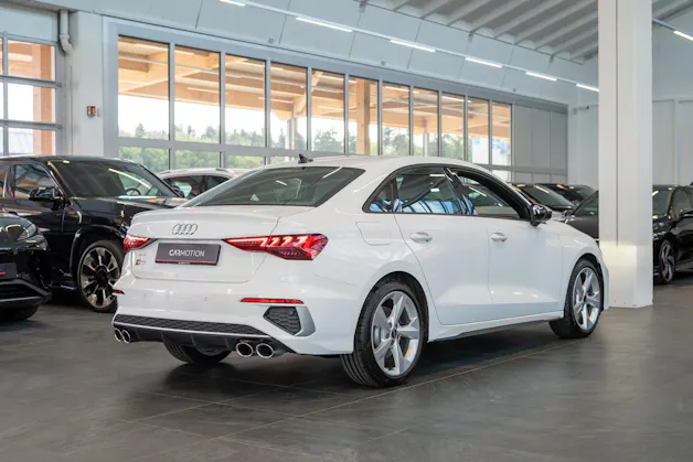 AUDI S3 Limousine 2.0 TFSI quattro S-Tronic / Sportsitze / Abstand-Tempomat / Virtual Cockpit