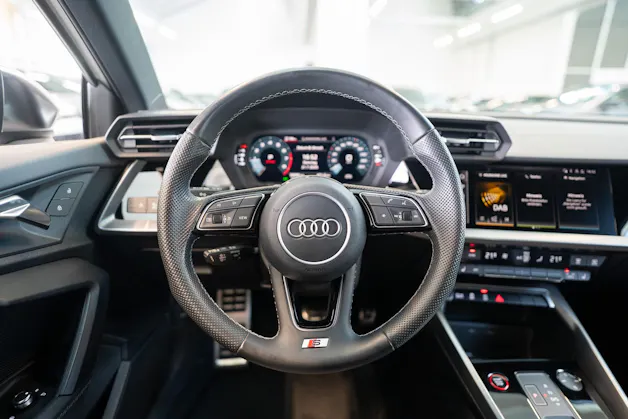 AUDI S3 Limousine 2.0 TFSI quattro S-Tronic / Sportsitze / Abstand-Tempomat / Virtual Cockpit