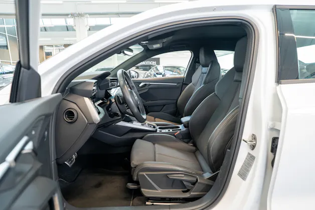 AUDI S3 Limousine 2.0 TFSI quattro S-Tronic / Sportsitze / Abstand-Tempomat / Virtual Cockpit