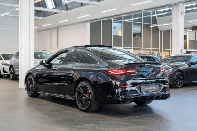 MERCEDES-BENZ CLA 35 AMG 4matic / Panorama-Schiebedach / Performance Auspuff /