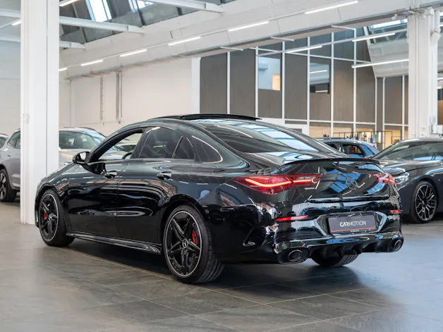 MERCEDES-BENZ CLA 35 AMG 4matic / Panorama-Schiebedach / Performance Auspuff /