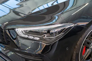 MERCEDES-BENZ CLA 35 AMG 4matic / Panorama-Schiebedach / Performance Auspuff /