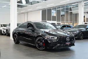 MERCEDES-BENZ CLA 35 AMG 4matic / Panorama-Schiebedach / Performance Auspuff /