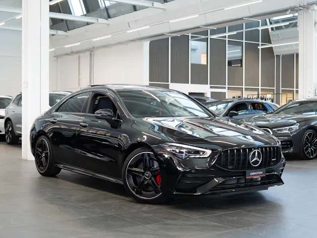 MERCEDES-BENZ CLA 35 AMG 4matic / Panorama-Schiebedach / Performance Auspuff /