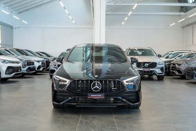 MERCEDES-BENZ CLA 35 AMG 4matic / Panorama-Schiebedach / Performance Auspuff /