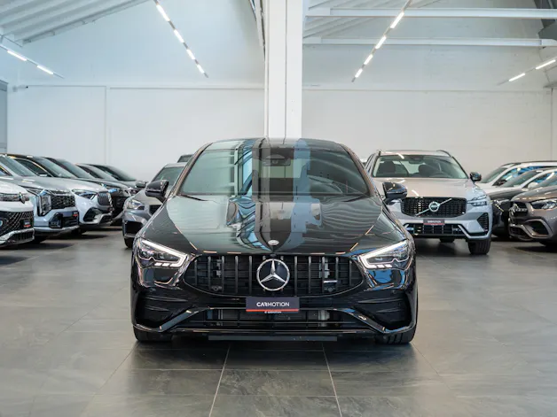 MERCEDES-BENZ CLA 35 AMG 4matic / Panorama-Schiebedach / Performance Auspuff /