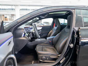 MERCEDES-BENZ CLA 35 AMG 4matic / Panorama-Schiebedach / Performance Auspuff /