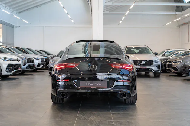 MERCEDES-BENZ CLA 35 AMG 4matic / Panorama-Schiebedach / Performance Auspuff /