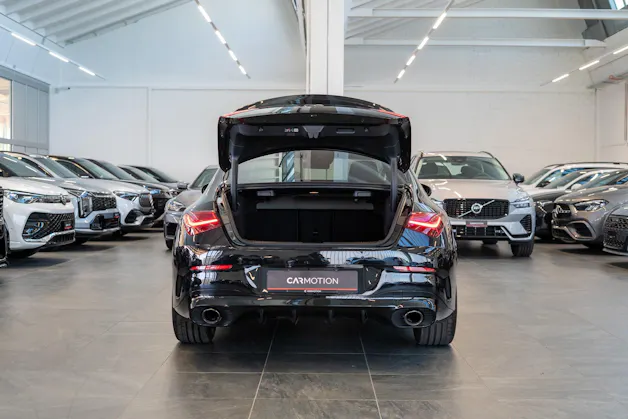 MERCEDES-BENZ CLA 35 AMG 4matic / Panorama-Schiebedach / Performance Auspuff /