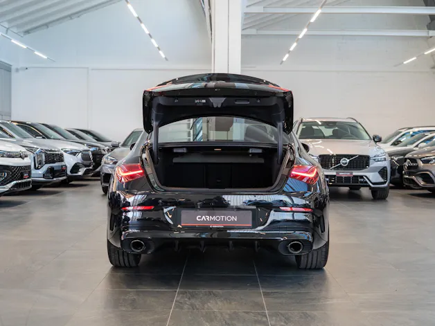 MERCEDES-BENZ CLA 35 AMG 4matic / Panorama-Schiebedach / Performance Auspuff /