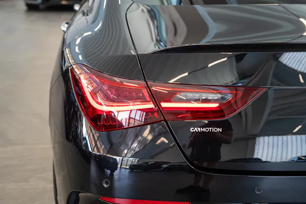 MERCEDES-BENZ CLA 35 AMG 4matic / Panorama-Schiebedach / Performance Auspuff /