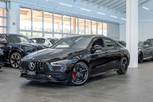 MERCEDES-BENZ CLA 35 AMG 4matic / Panorama-Schiebedach / Performance Auspuff /